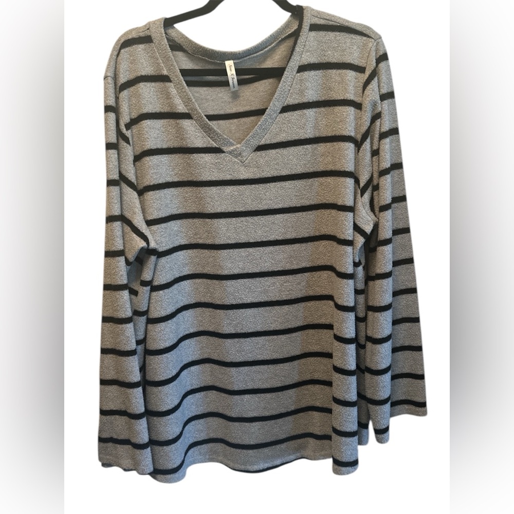 NOW N FOREVER - Striped V-Neck Long Sleeve Top